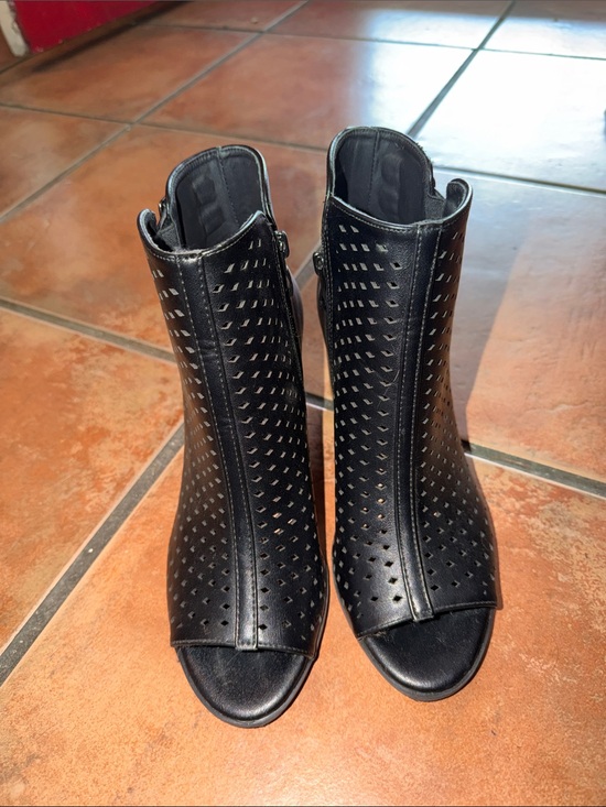 Alexis Bendel Shoes - ✨ Super Cute Black Booties – Size 8 ✨